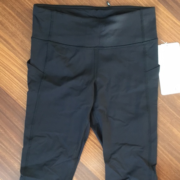 Lululemon women’s tight crop pants - Picture 2 of 7